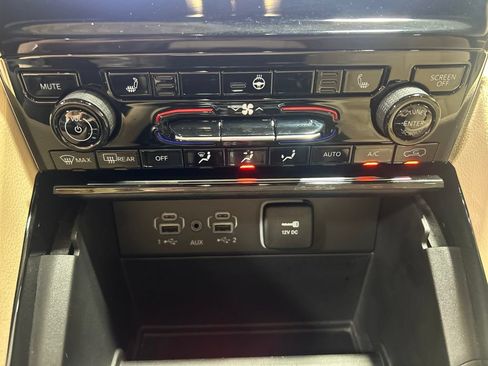 Used 2023 Jeep Grand Cherokee Limited AWD/4WD image 33