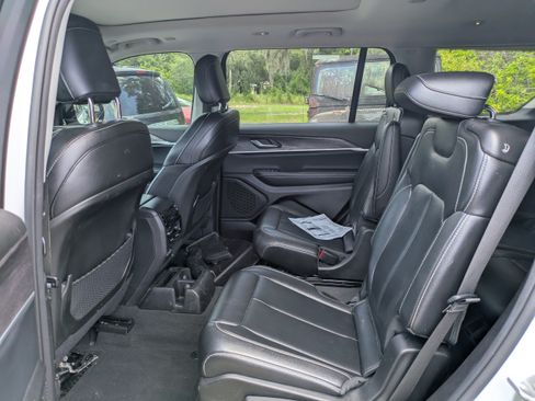Used 2024 Jeep Grand Cherokee L Limited w/ Black Appearance Package AWD/4WD image 11