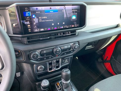 Used 2025 Jeep Wrangler Sport S image 17