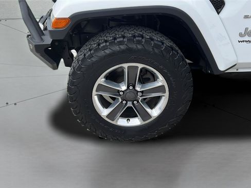 Used 2018 Jeep Wrangler Unlimited Sahara AWD/4WD image 21
