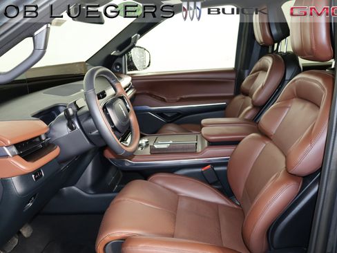 Used 2026 Lincoln Navigator Reserve AWD/4WD image 9