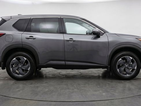 Used 2025 Nissan Rogue SV AWD/4WD image 11