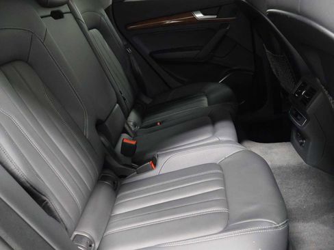 Used 2023 Audi Q5 2.0T Premium w/ Convenience Package AWD/4WD image 32