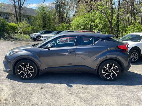 Used 2018 Toyota C-HR XLE FWD image 5