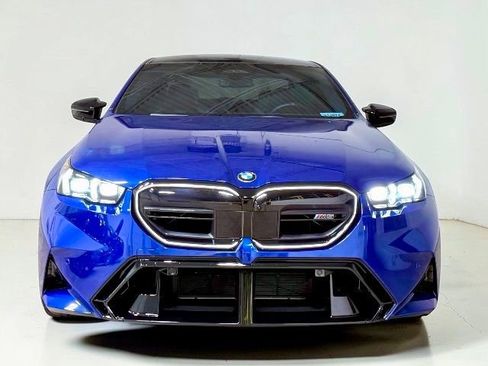 Used 2025 BMW M5 w/ Executive Package image 9