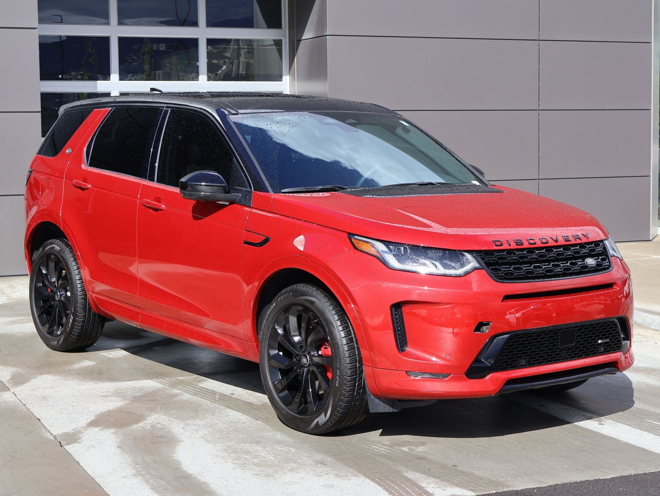 Used 2023 Land Rover Discovery Sport SE R-Dynamic AWD/4WD image 3