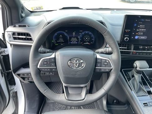 New 2026 Toyota Sienna Platinum AWD/4WD image 15