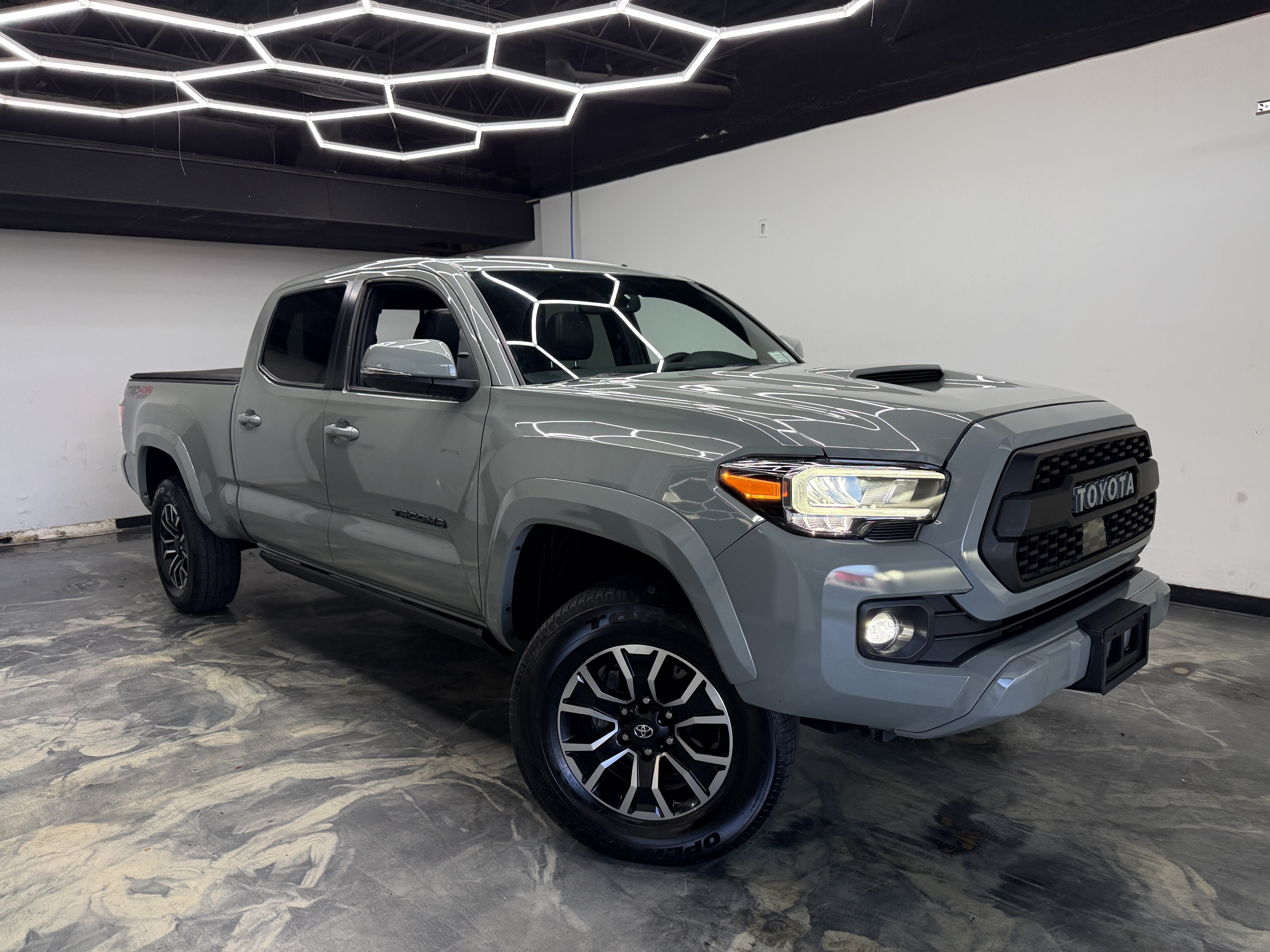Used 2023 Toyota Tacoma TRD Sport w/ TRD Premium Sport Package AWD/4WD image 6