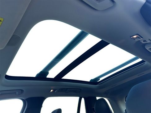 Used 2017 Volvo XC90 T5 Momentum w/ Vision Package image 10