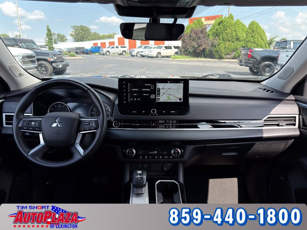Used 2025 Mitsubishi Outlander SE AWD/4WD image 14