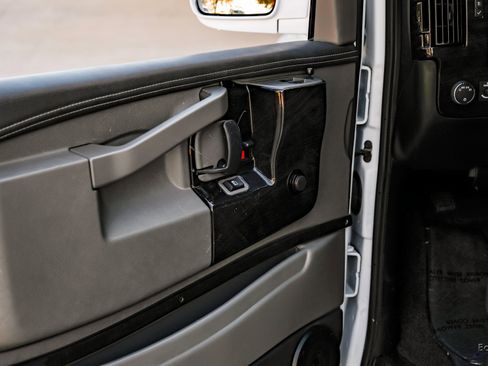 Used 2023 Chevrolet Express 2500 image 93