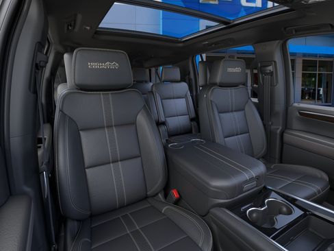 New 2026 Chevrolet Suburban High Country AWD/4WD image 16