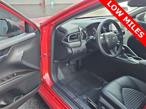 Used 2023 Toyota Camry SE image 10