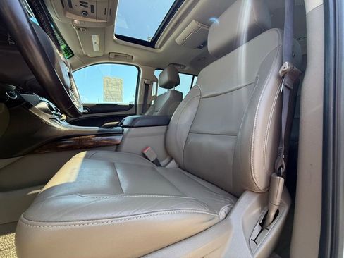 Used 2019 Chevrolet Suburban LT RWD image 35