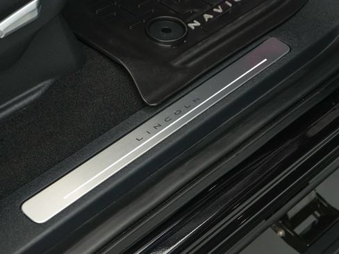 Used 2025 Lincoln Navigator Reserve AWD/4WD image 37