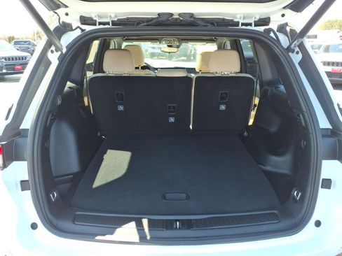 Used 2023 Jeep Grand Cherokee Limited w/ Black Appearance Package AWD/4WD image 20