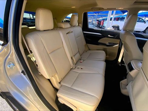 Used 2015 Toyota Highlander XLE AWD/4WD image 20