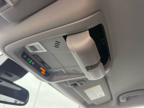 Used 2023 GMC Terrain SLE w/ Driver Convenience Package image 28