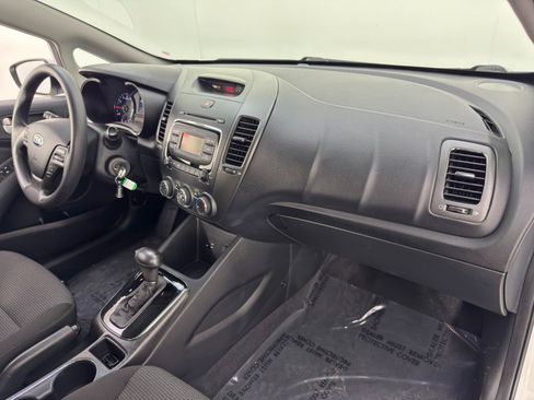 Used 2018 Kia Forte LX image 13