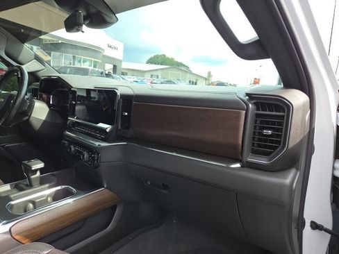 Used 2023 Chevrolet Silverado 1500 High Country w/ High Country Premium Package AWD/4WD image 15