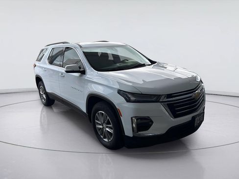 Used 2023 Chevrolet Traverse LT FWD image 2