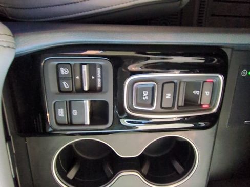 Used 2025 Honda Pilot Elite image 17