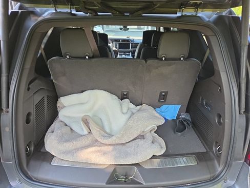 Used 2021 GMC Yukon Denali w/ Denali Premium Package RWD image 9