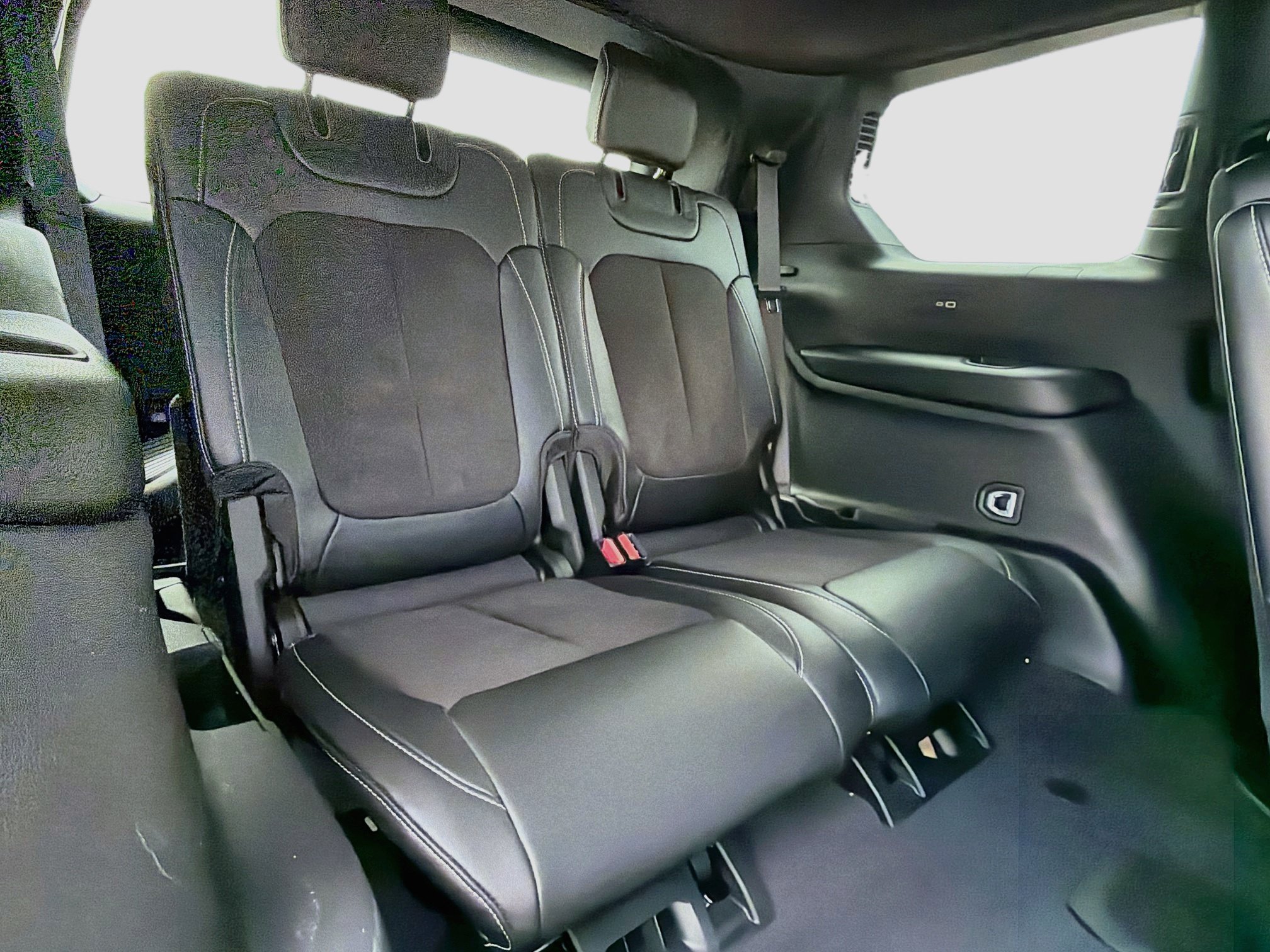 Used 2024 Jeep Grand Cherokee L Laredo AWD/4WD image 20