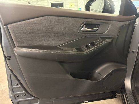 Used 2023 Nissan Rogue SV AWD/4WD image 14