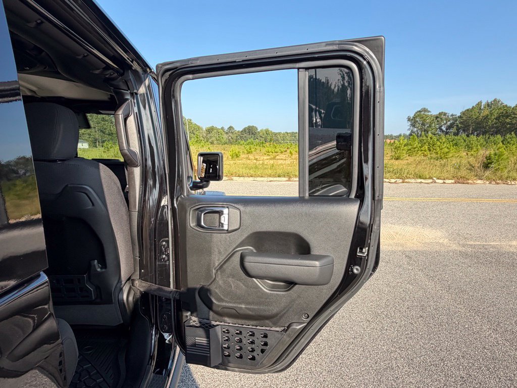 Used 2025 Jeep Gladiator Mojave w/ Technology Group AWD/4WD image 47
