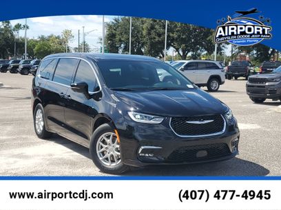 New 2026 Chrysler Pacifica Select