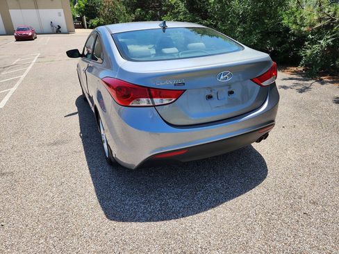 Used 2013 Hyundai Elantra FWD image 19