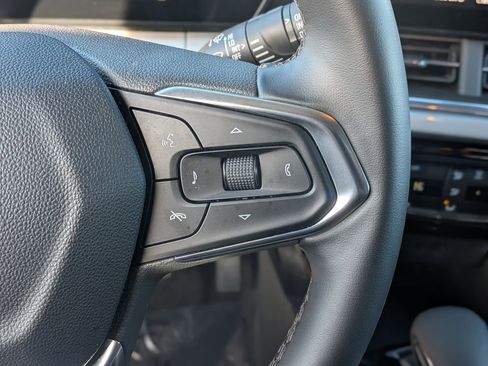 Used 2025 Chevrolet Trax LT w/ LT Convenience Package image 23