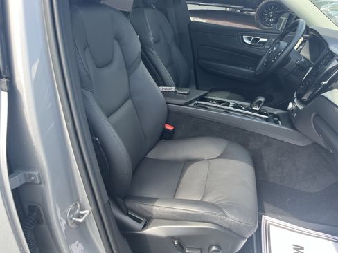 Used 2025 Volvo XC60 B5 Plus AWD/4WD image 4