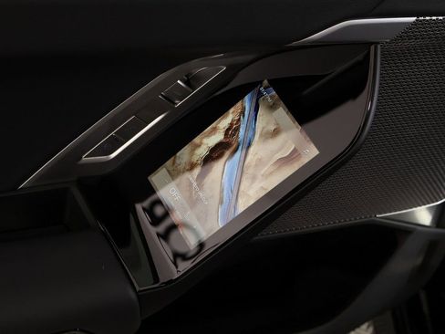 New 2026 BMW 750e xDrive image 18