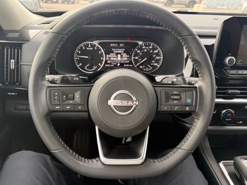 Certified 2022 Nissan Pathfinder SV w/ SV Black Package image 17