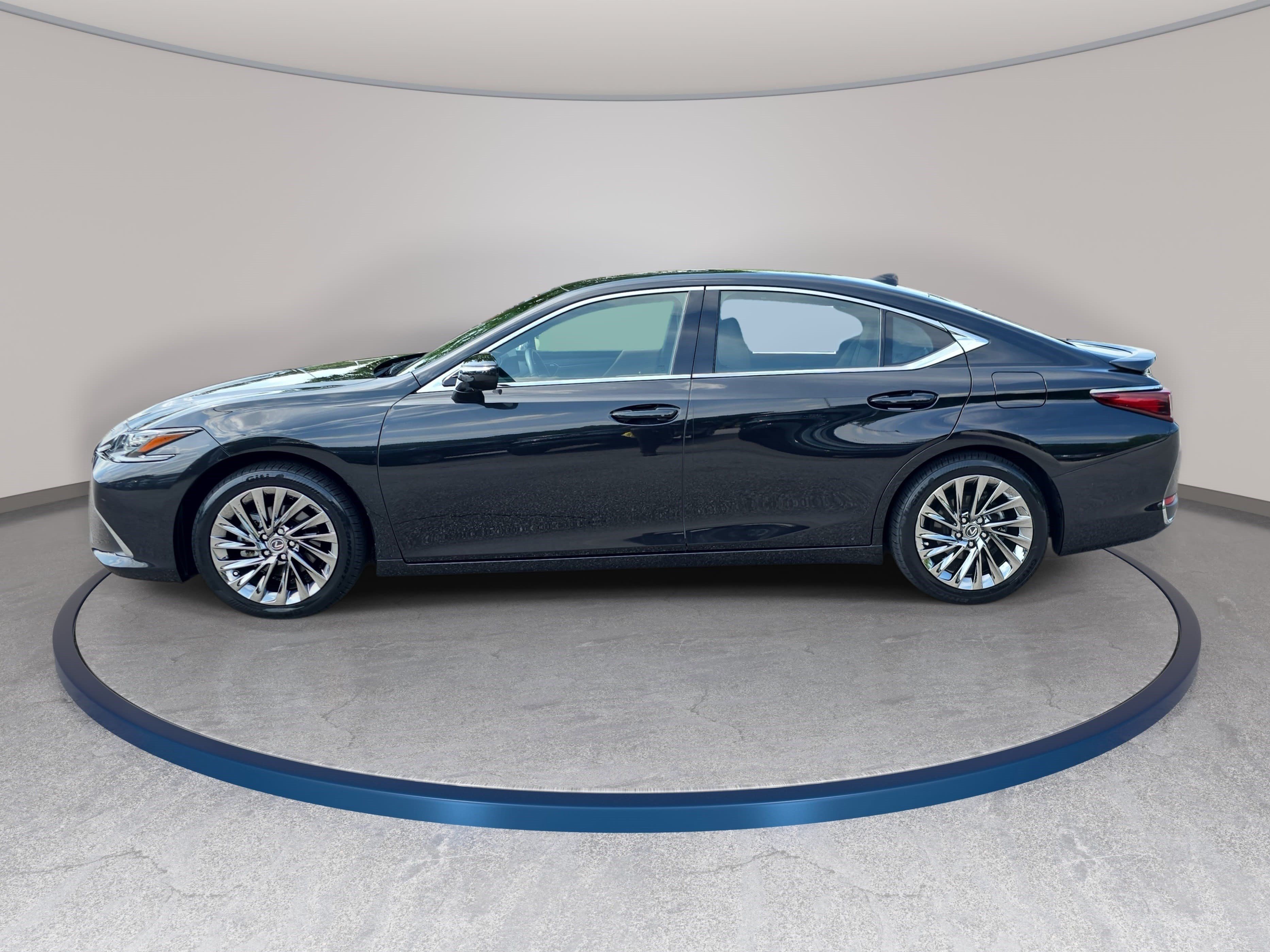 Used 2025 Lexus ES 300h Ultra Luxury w/ Accessory Package (Z2) FWD image 8