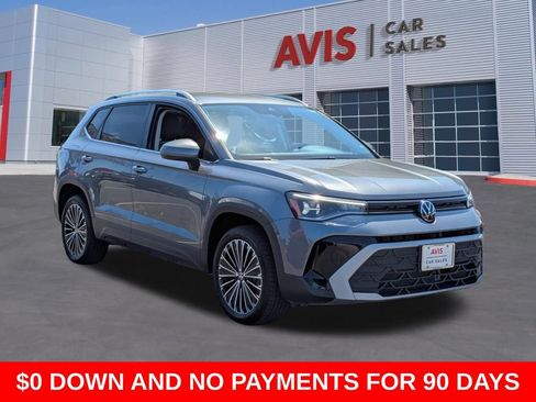 Used 2025 Volkswagen Taos SE FWD image 3