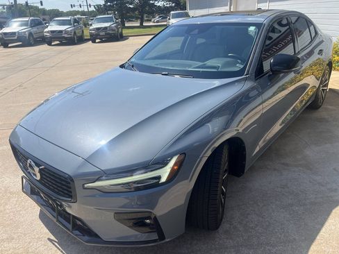Used 2022 Volvo S60 B5 Momentum AWD/4WD image 3