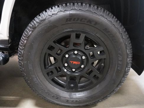 Used 2019 Toyota 4Runner TRD Off-Road Premium AWD/4WD image 6