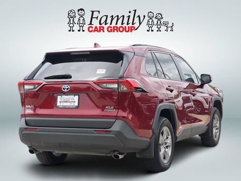Used 2022 Toyota RAV4 XLE w/ Convenience Package AWD/4WD image 4