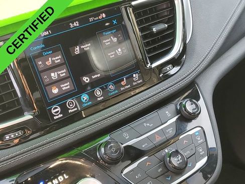 Used 2019 Chrysler Pacifica Limited w/ S Appearance Package image 18