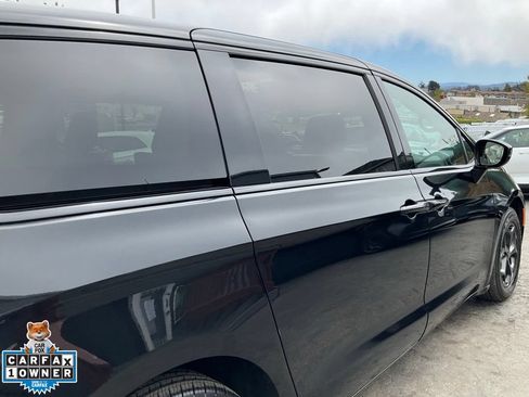 Used 2023 Chrysler Pacifica Limited w/ Uconnect Theater Family Group FWD image 88