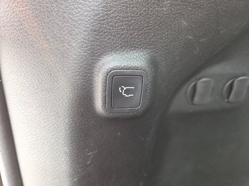 Used 2019 Jeep Cherokee Limited AWD/4WD image 11