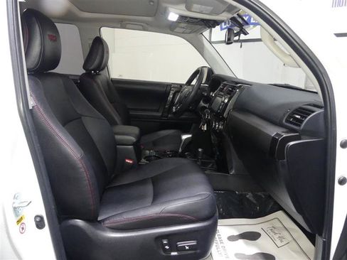 Used 2018 Toyota 4Runner TRD Off-Road Premium AWD/4WD image 21