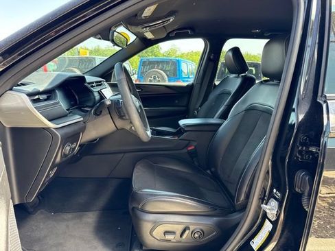 Used 2023 Jeep Grand Cherokee Altitude AWD/4WD image 13