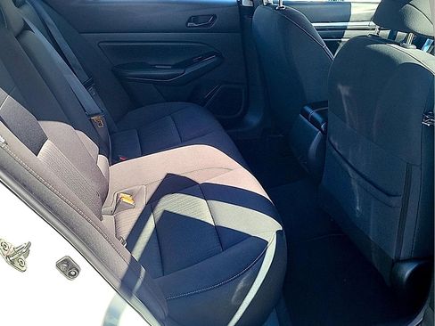 Used 2023 Nissan Altima 2.5 SV FWD image 11