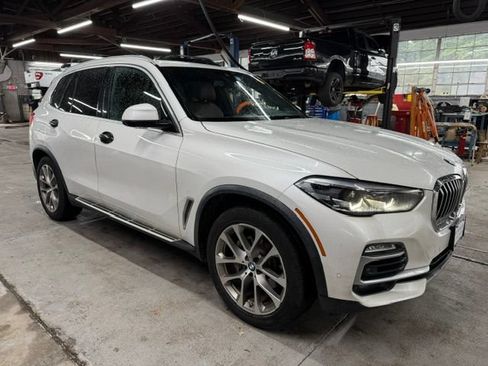 Used 2019 BMW X5 xDrive40i w/ Luxury Seating Package AWD/4WD image 3