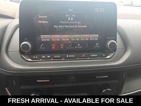 Used 2023 Nissan Rogue SV image 11