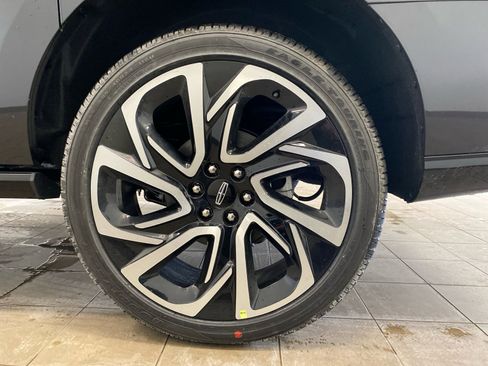 New 2026 Lincoln Navigator L Reserve AWD/4WD image 28